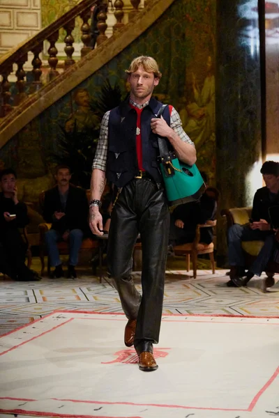 Look 24